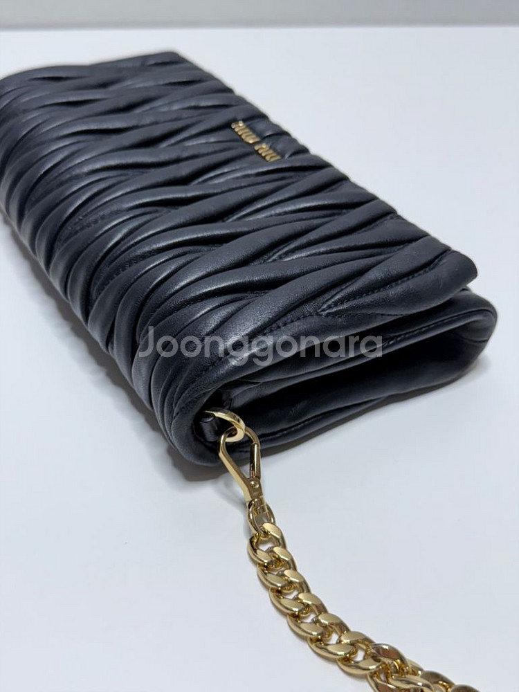 미우미우 마틀라세 퀼팅 플랩 체인 숄더백--6