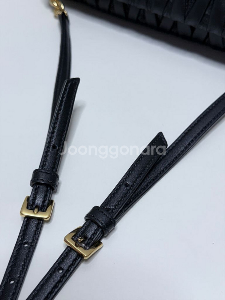 미우미우 마틀라세 퀼팅 플랩 체인 숄더백--9