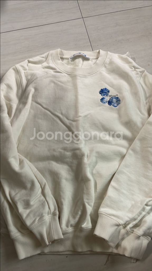 오프화이트 맨투맨--0