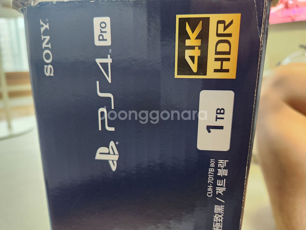 PS4 Pro 1TB + 컨트롤러 2개--2