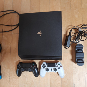ps4pro 플스4프로 1테라 컨트롤러2개