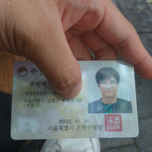 아이폰 16 신고 하겠습니다