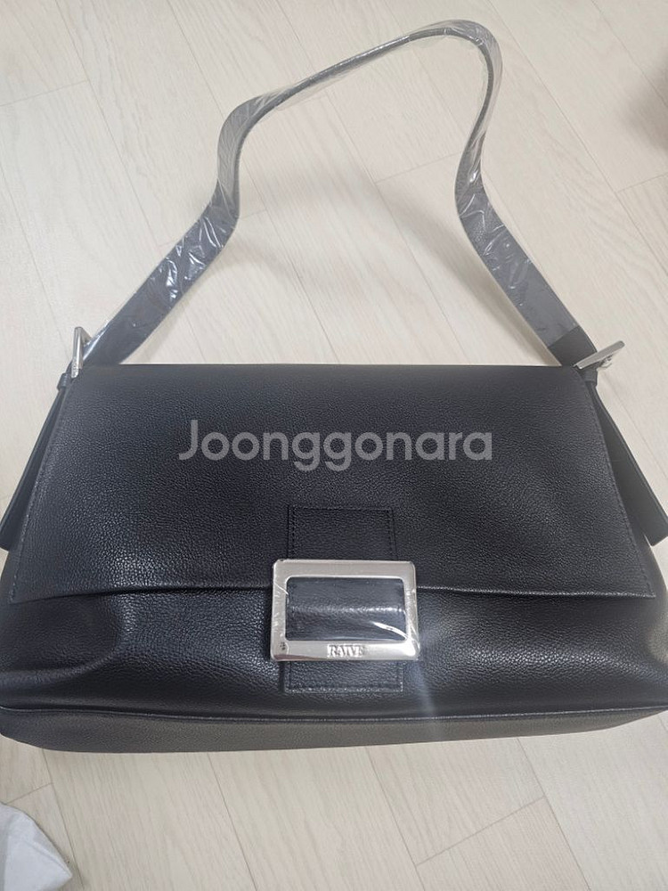 레이브 루크 맥시멀 블랙 숄더백 팝니다.--0
