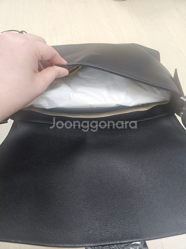 레이브 루크 맥시멀 블랙 숄더백 팝니다.--2