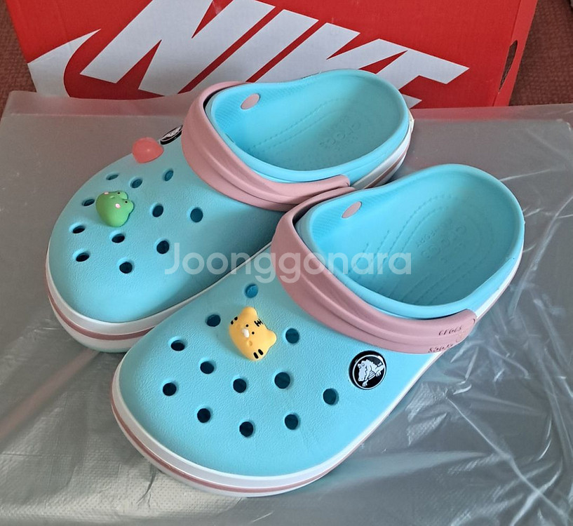 크록스c13 인데 실사이즈는180지비츠 포함--1