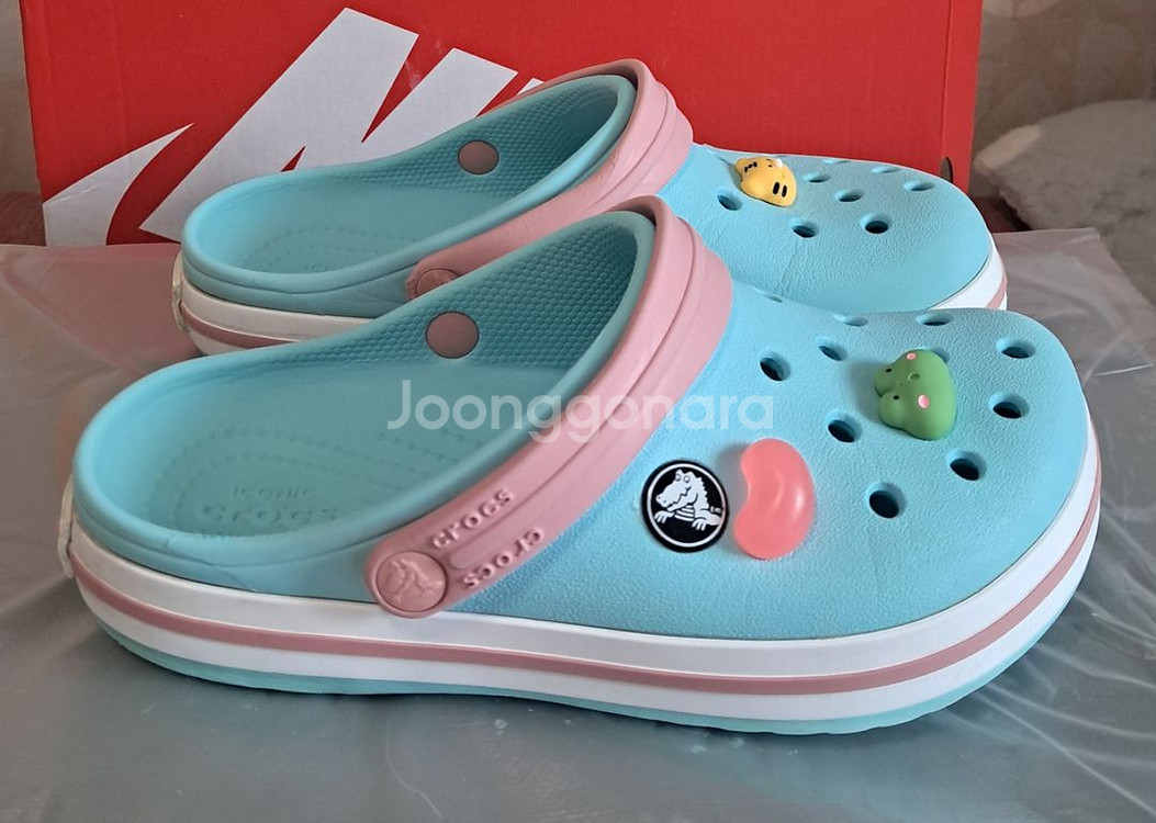 크록스c13 인데 실사이즈는180지비츠 포함--3