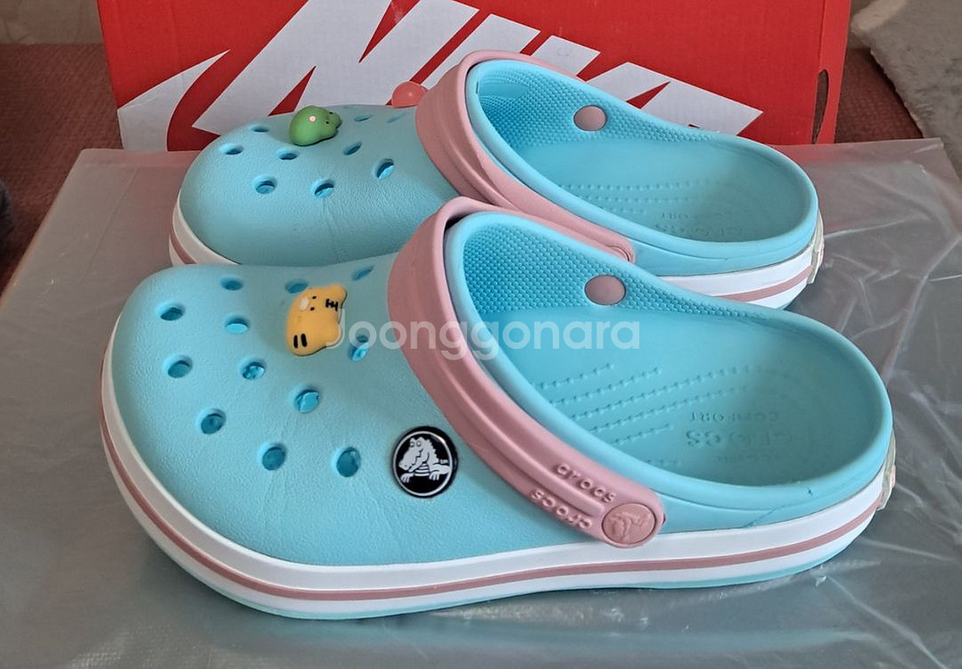 크록스c13 인데 실사이즈는180지비츠 포함--2