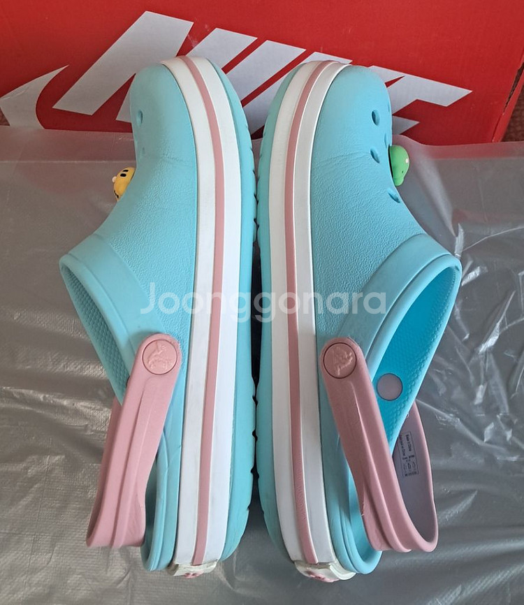 크록스c13 인데 실사이즈는180지비츠 포함--6