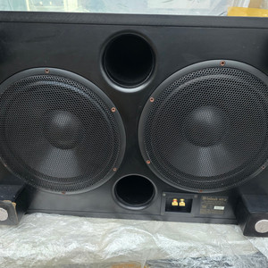 McIntosh HT-2 서브우퍼입니다