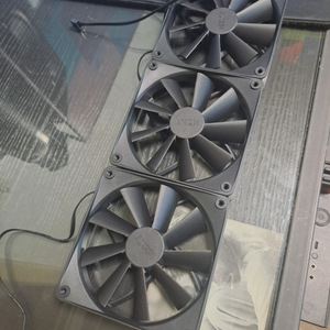 nzxt f120q 블랙 컴퓨터 쿨링팬 3개