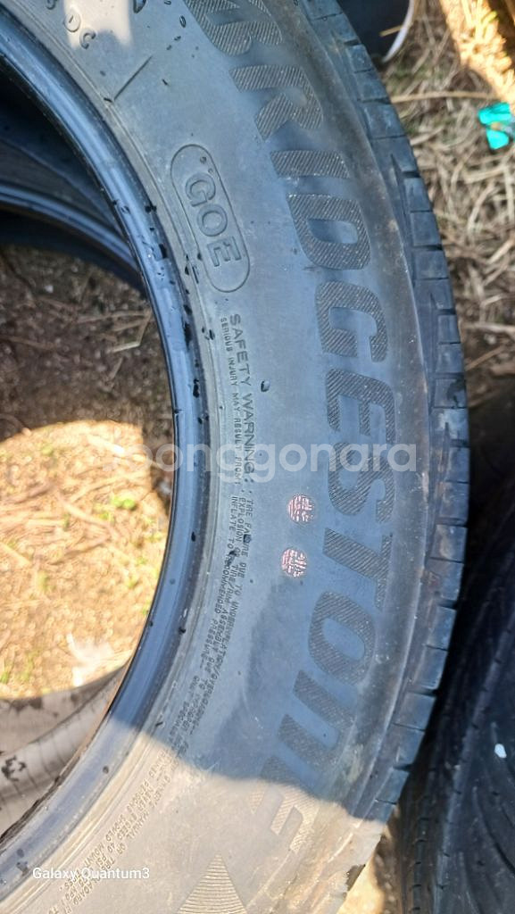 2356018 브릿지스톤 중고타이어 2본 팝니다--4