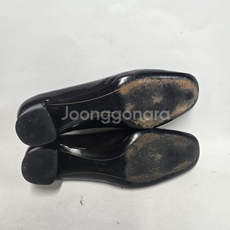 정품)페라가모 여성 펌프스7 1/2 D 245mm.--4
