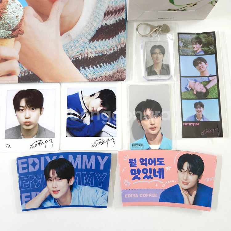 변우석 굿즈(배라쇼핑백+다슈+팔도포카+이디야+유시몰)--4