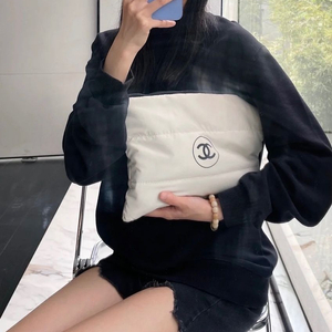 샤넬 패딩클러치 아이보리