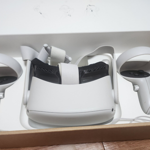 오큘러스퀘스트2 vr기기 두대팝니다 한개 구매가능