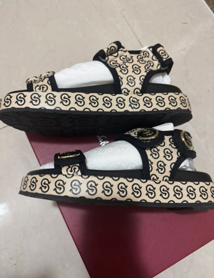 페라가모 벨크로우 샌들--3