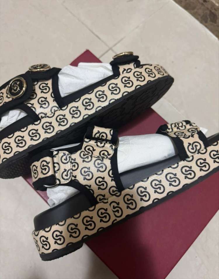 페라가모 벨크로우 샌들--1