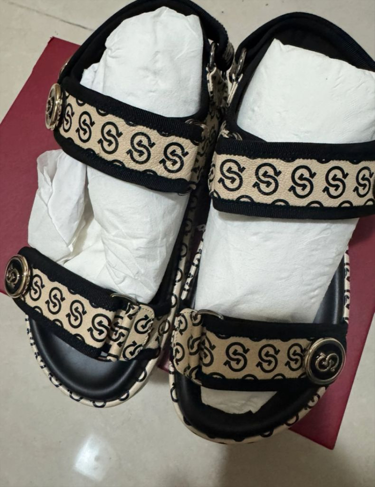 페라가모 벨크로우 샌들--4