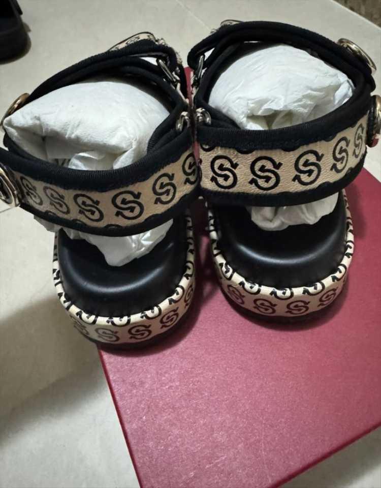 페라가모 벨크로우 샌들--2