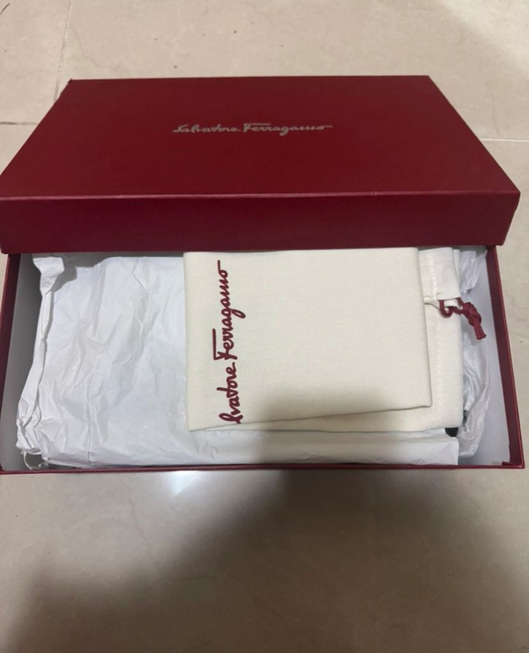 페라가모 벨크로우 샌들--5