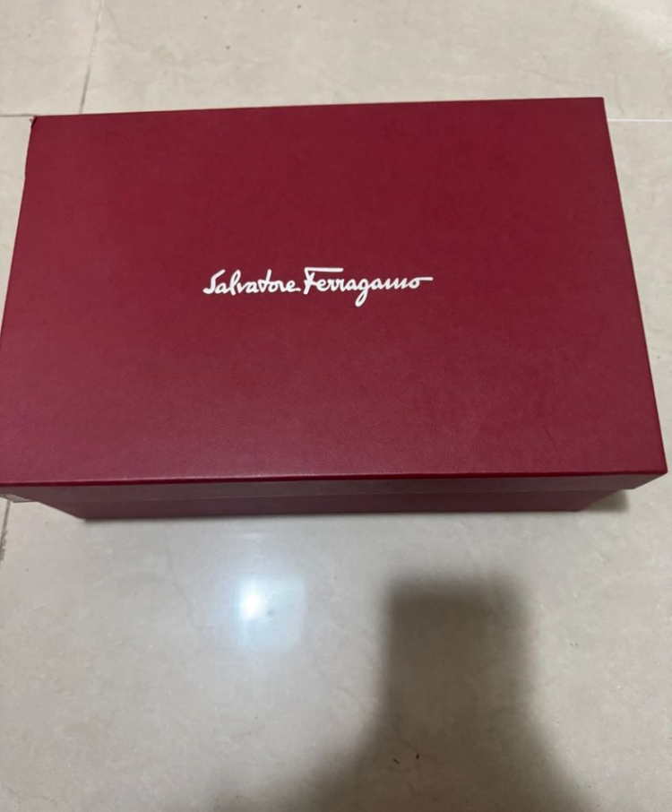 페라가모 벨크로우 샌들--6