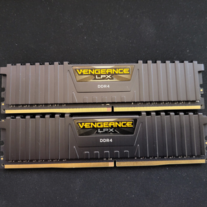CORSAIR DDR4 3600 16GB(8GB 2개)