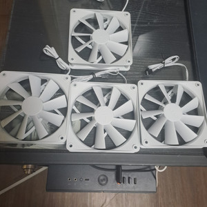 nzxt f120q 화이트 컴퓨터 쿨링팬 4개 미사용