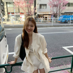 타낫 오버사이즈드 쓰리버튼 자켓 (크림)