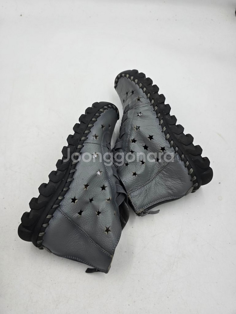 천연가죽 별펀칭 앵클부츠 / 240--4