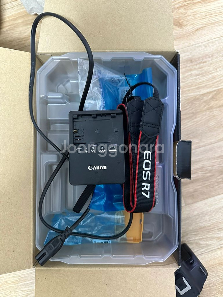 캐논 EOS R7 바디 상태 A급 풀박스--4