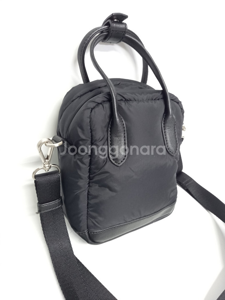 쿠론 패딩 볼륨 미니 크로스바디백--3