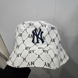 MLB 엠엘비 힙색 가방! 디자인 이쁘고 상태 굿굿굿!