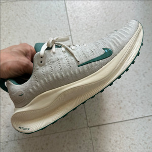 나이키 인피니티런4 런닝 운동화 265