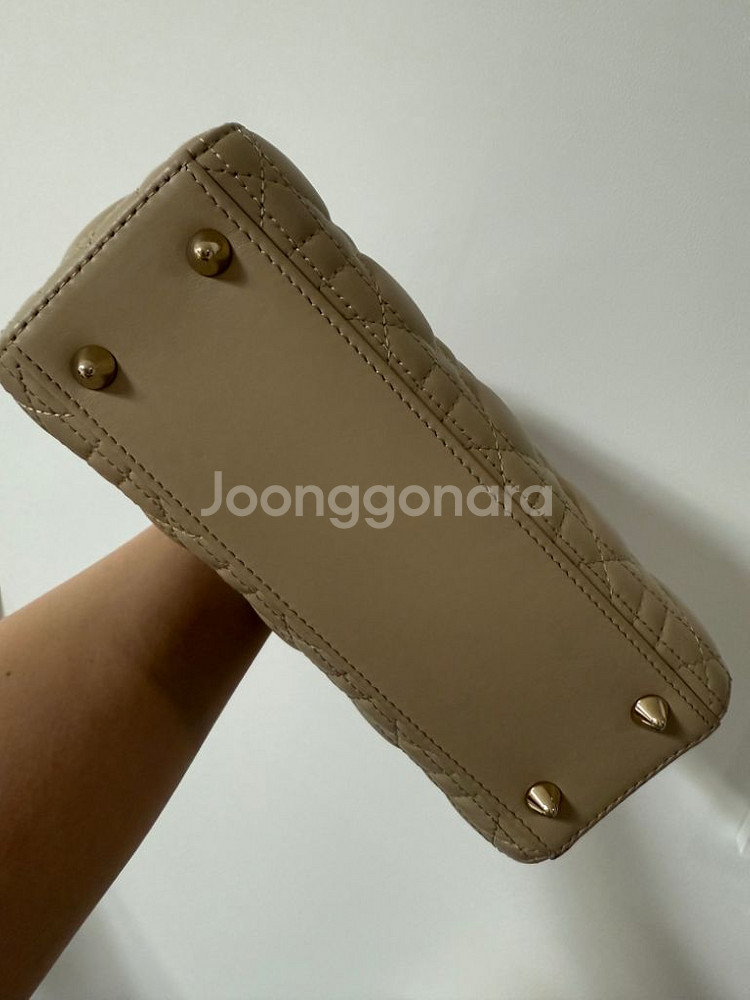 디올 레이디백 스몰 베이지 새상품급 판매합니다--4