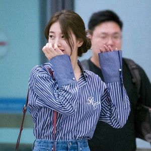 수지 스트라이프 셔츠