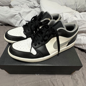 조던 1 로우 블랙 파티클 그레이 285mm
