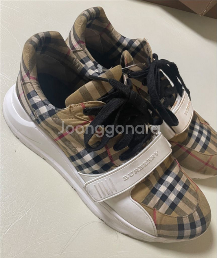 버버리 스니커즈--3