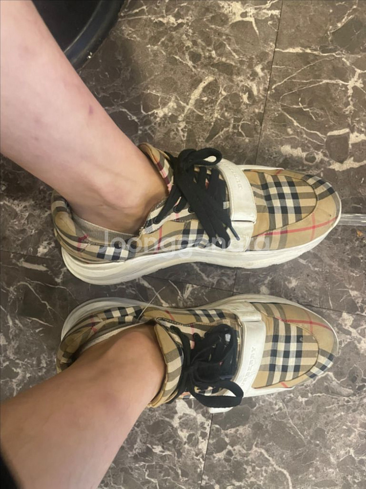 버버리 스니커즈--5