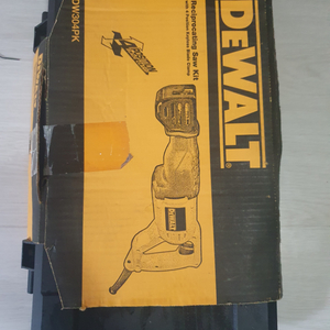 디월트(DEWALT) 컷쏘304pk 팝니다.