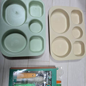 바망바망 5구 아기식판2개와 아기 포크수저 새상품 팔아