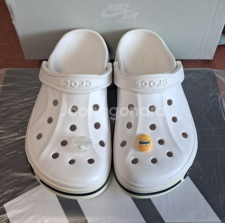 크록스정품 235 지비츠포함 m5w7--0