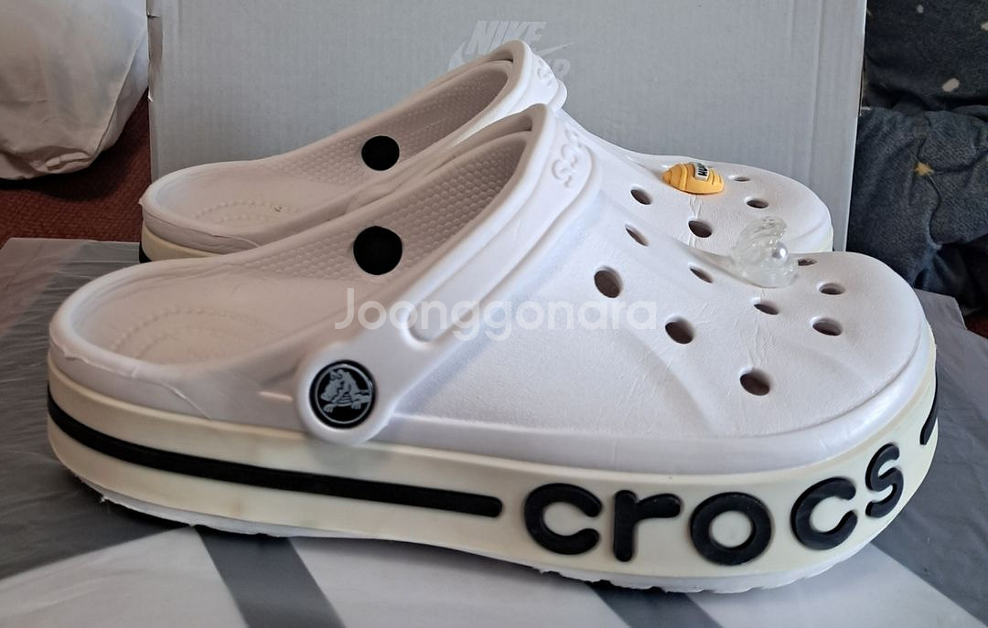 크록스정품 235 지비츠포함 m5w7--2