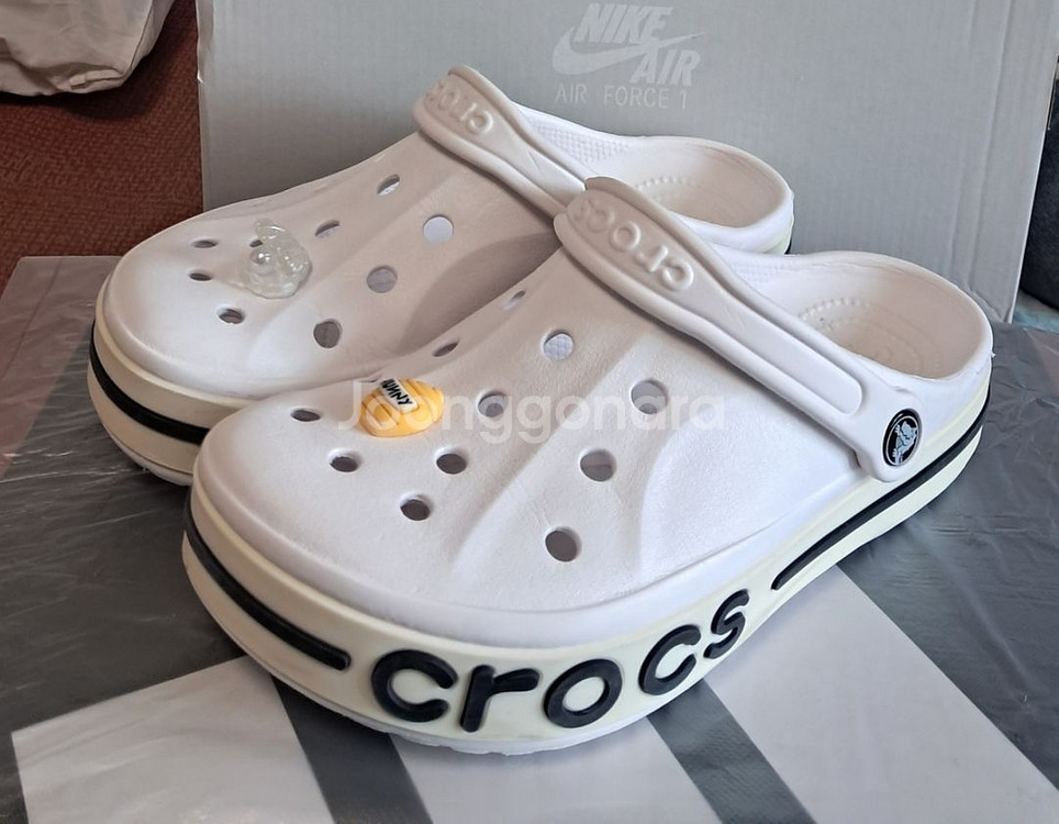 크록스정품 235 지비츠포함 m5w7--1