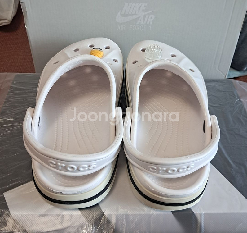 크록스정품 235 지비츠포함 m5w7--4