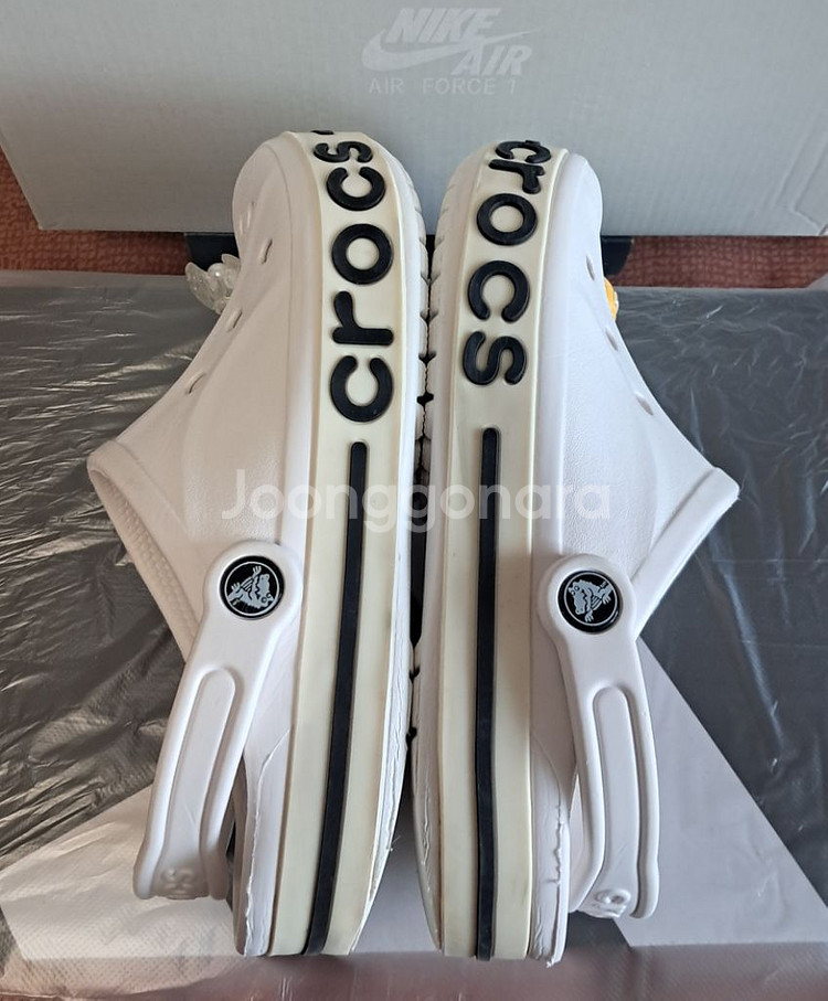 크록스정품 235 지비츠포함 m5w7--7