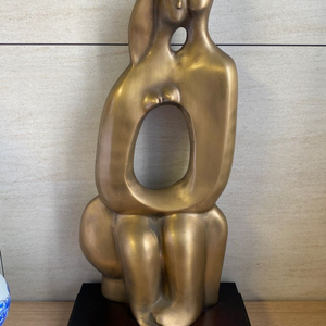 오병근 작가 연인 청동 조각상 높이 약 48cm