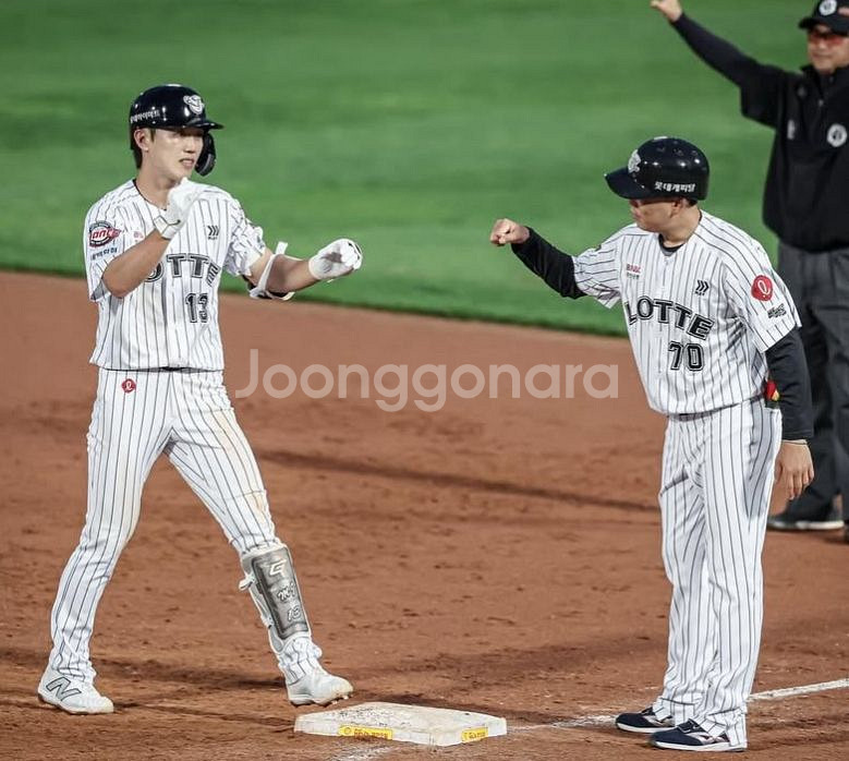 롯데 자이언츠 올드 프페 직자수 유니폼 구합니다.--3