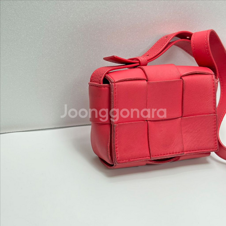 (정품)보테가베네타 미니 카세트백--2