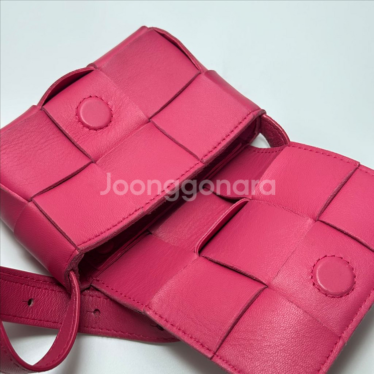 (정품)보테가베네타 미니 카세트백--5