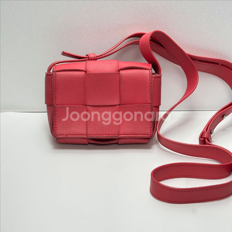 (정품)보테가베네타 미니 카세트백--1